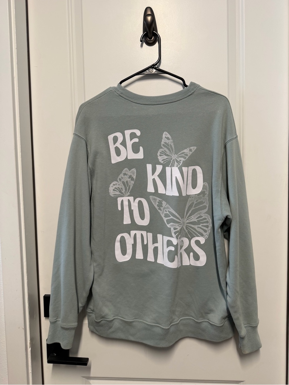 Hollister XS Sage Green “Be Kind” Butterfly Graphic Crewneck Sweatshirt